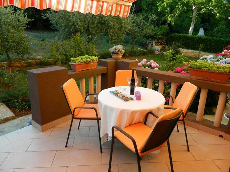 Apartmani Sole Pjescana Uvala Exterior photo